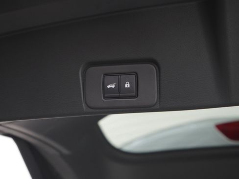 Used 2024 Nissan Rogue SL image 11