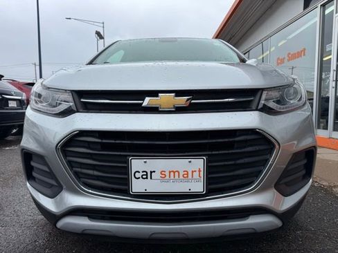 Used 2018 Chevrolet Trax LT w/ LT Convenience Package image 2
