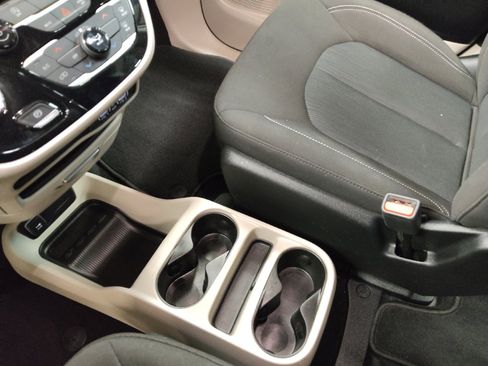 Used 2024 Chrysler Voyager LX FWD image 26