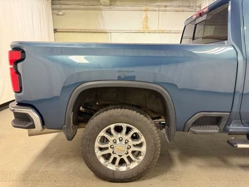 Used 2025 Chevrolet Silverado 3500 LTZ AWD/4WD image 5