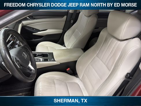 Used 2018 Honda Accord Touring image 10