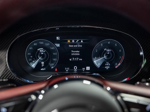 Used 2022 Bentley Bentayga image 46