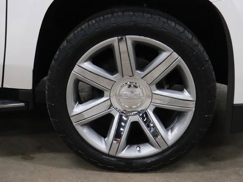 Used 2020 Cadillac Escalade ESV Premium Luxury image 35