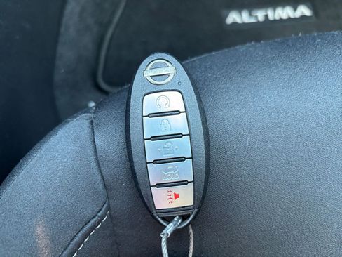 Used 2025 Nissan Altima 2.5 SV FWD image 25