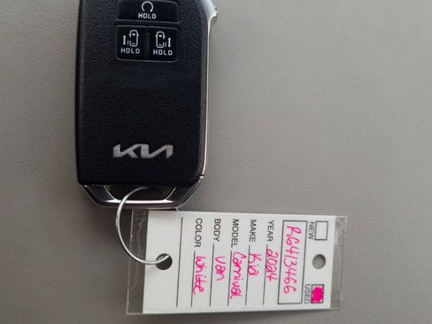 Used 2024 Kia Carnival LX image 15