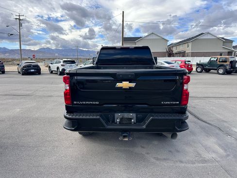 Used 2022 Chevrolet Silverado 2500 Custom w/ Custom Value Package image 8