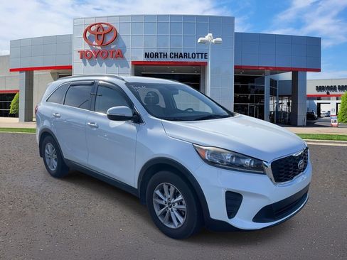 Used 2019 Kia Sorento LX w/ LX V6 Convenience Package image 2