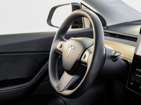 Used 2020 Tesla Model Y Long Range image 13