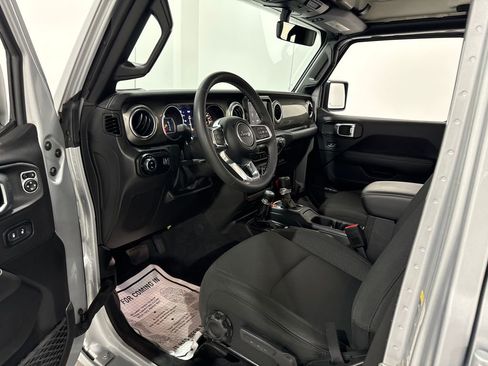 Used 2023 Jeep Gladiator Overland image 13