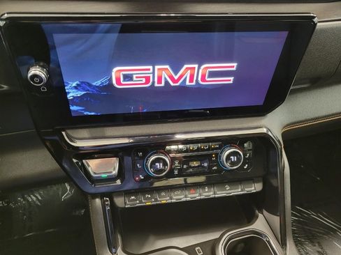 Used 2025 GMC Sierra 1500 AT4 w/ AT4 Preferred Package AWD/4WD image 8