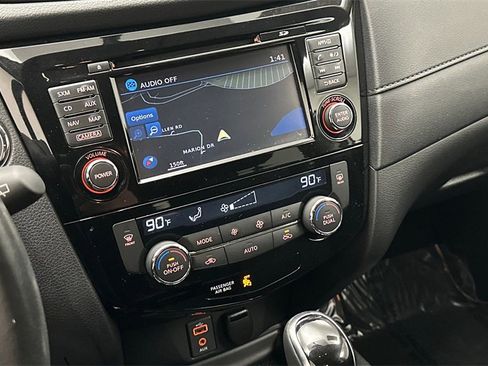 Certified 2017 Nissan Rogue SV w/ SV Premium Package image 13