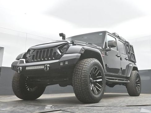 Used 2016 Jeep Wrangler Unlimited Sahara w/ Max Tow Package AWD/4WD image 43
