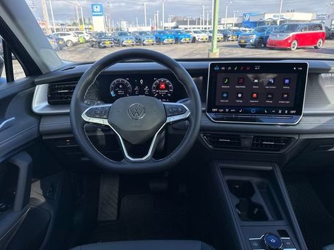 New 2026 Volkswagen Tiguan SE image 18