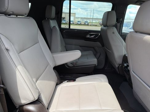 Used 2023 GMC Yukon XL SLT RWD image 34