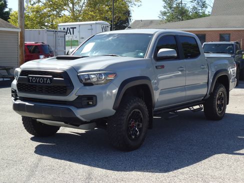 Used 2017 Toyota Tacoma TRD Pro AWD/4WD image 7