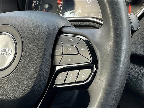 Used 2023 Jeep Cherokee Altitude Lux image 18