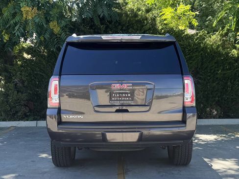Used 2017 GMC Yukon SLT AWD/4WD image 5