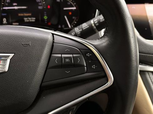 Used 2018 Cadillac XT5 FWD image 17