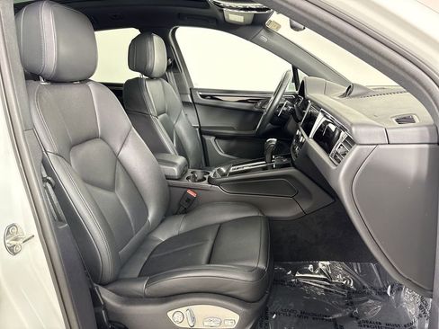 Certified 2023 Porsche Macan Turbo AWD/4WD image 23