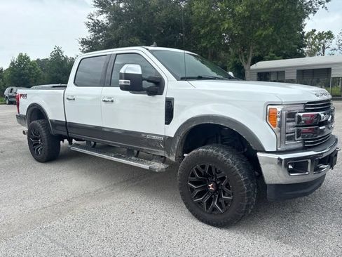 Used 2019 Ford F250 Lariat w/ Lariat Ultimate Package AWD/4WD image 3