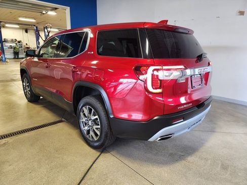 Used 2023 GMC Acadia SLE image 2