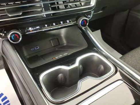 Used 2024 Chevrolet Traverse LT w/ Trailering Package image 21