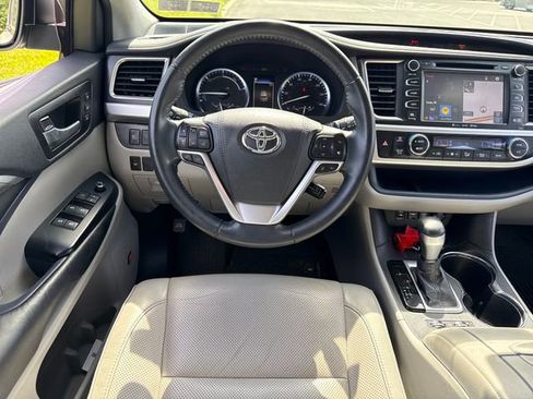 Used 2019 Toyota Highlander Limited AWD/4WD image 19