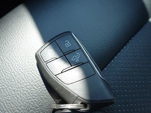 Used 2022 Chevrolet Silverado 1500 LT AWD/4WD image 35