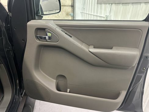Used 2013 Nissan Frontier SL image 46