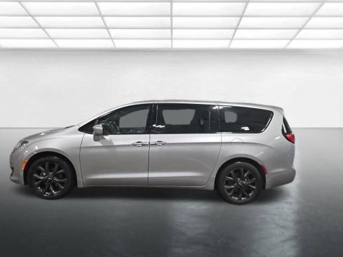 Used 2019 Chrysler Pacifica Touring Plus w/ S Appearance Package image 8