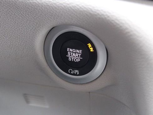 Used 2018 Chrysler Pacifica Touring-L Plus image 38