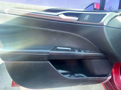 Used 2017 Ford Fusion SE w/ Equipment Group 201A image 19