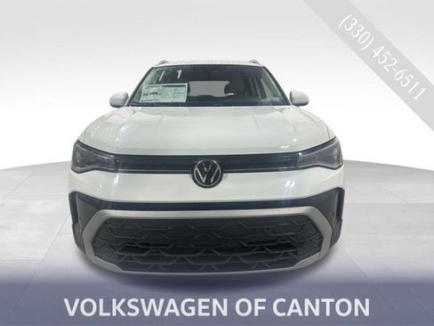 New 2026 Volkswagen Taos SE image 1