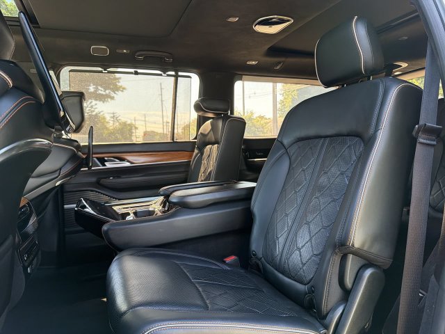 Used 2022 Jeep Grand Wagoneer Series III w/ Rear Seat Video Group 1 AWD/4WD image 23