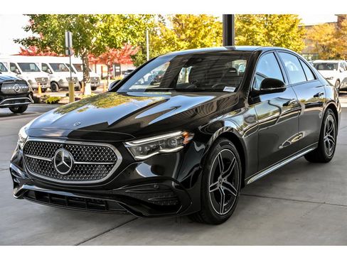 New 2026 Mercedes-Benz E 350 4MATIC Sedan image 3