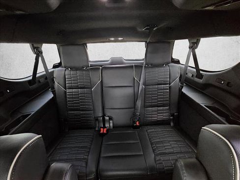 Used 2022 Cadillac Escalade ESV Premium Luxury Platinum RWD image 16