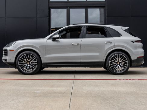 Certified 2026 Porsche Cayenne AWD/4WD image 2