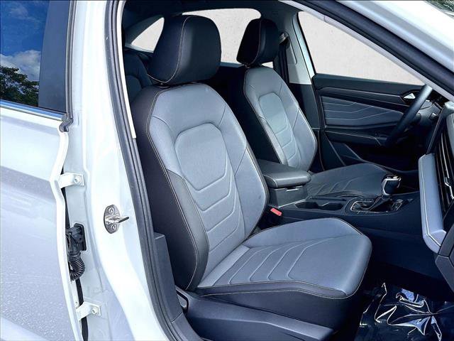 Used 2025 Volkswagen Jetta SEL FWD image 9