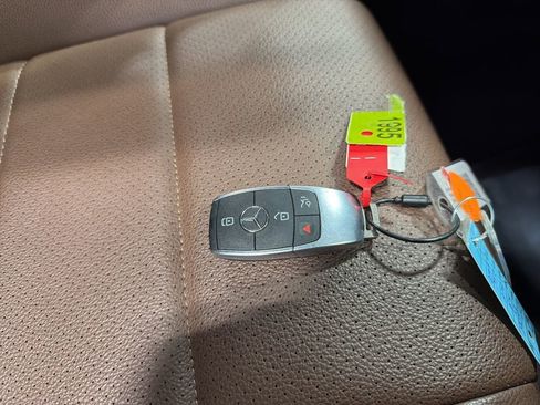 Used 2024 Mercedes-Benz GLE 450e 4MATIC image 25