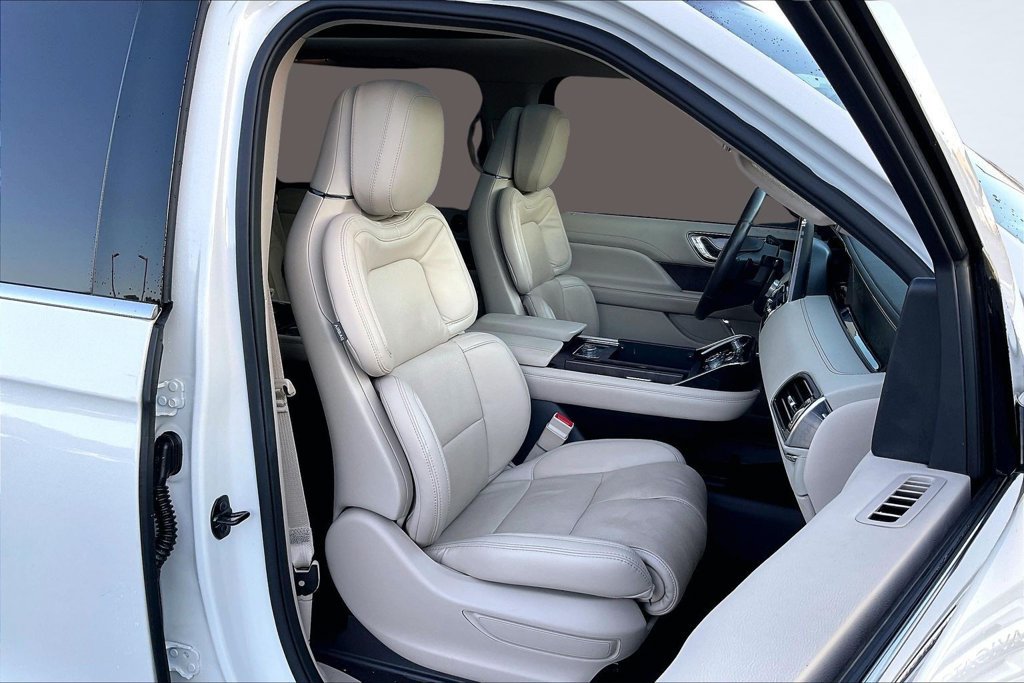 Used 2020 Lincoln Navigator Reserve AWD/4WD image 30