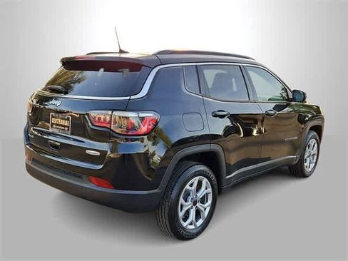 Used 2025 Jeep Compass Latitude image 8