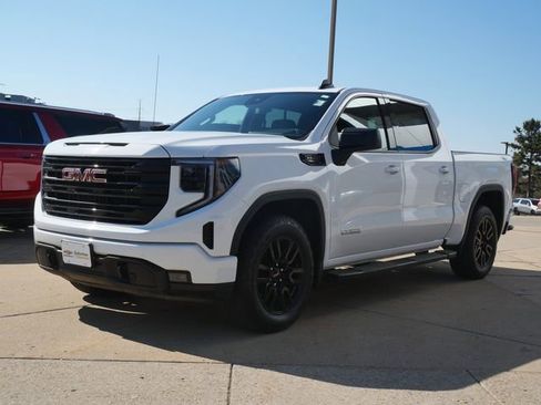 Used 2025 GMC Sierra 1500 Elevation w/ Preferred Package image 3