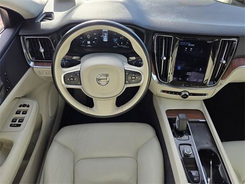 Used 2022 Volvo S60 B5 Momentum w/ Premium Package image 16