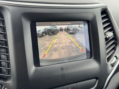 Used 2019 Jeep Cherokee Latitude Plus image 21