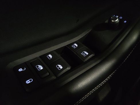 Used 2023 Jeep Grand Cherokee Limited image 27