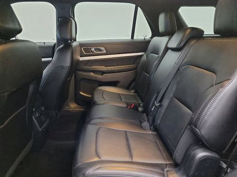 Used 2017 Ford Explorer XLT w/ Equipment Group 202A AWD/4WD image 18