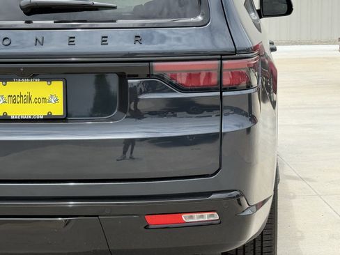 New 2025 Jeep Wagoneer L Series II image 10