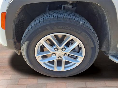 Used 2024 Jeep Grand Cherokee L Laredo w/ Luxury Tech Group I image 24