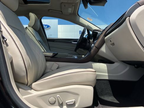 Used 2017 Ford Fusion Platinum FWD image 36