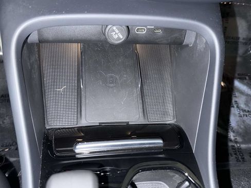 Used 2024 Volvo XC40 B5 Plus AWD/4WD image 24
